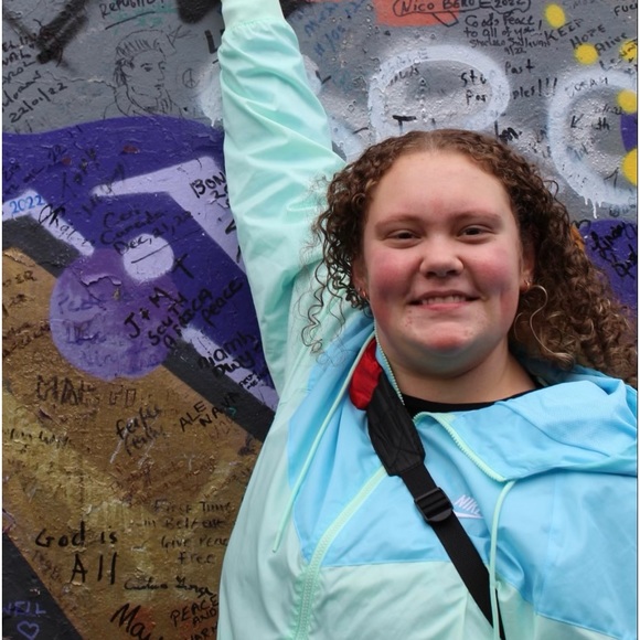 Meet your Posher, Lauryn - Picture 1 of 1